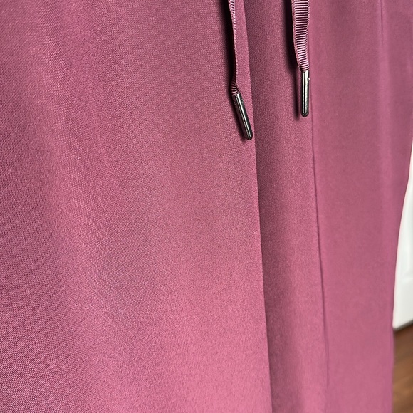 LULULEMON ON THE FLY PANTS SIZE 2 ❌ BLACK CHERRY OR DEEP PLUM SEE PICTURES - Picture 10 of 11